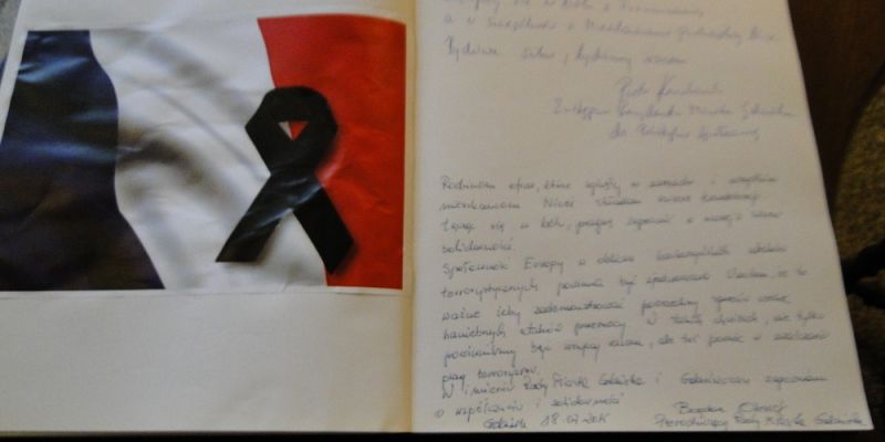 Wyraź solidarność z ofiarami zamachu – wpisz się do księgi kondolencyjnej
