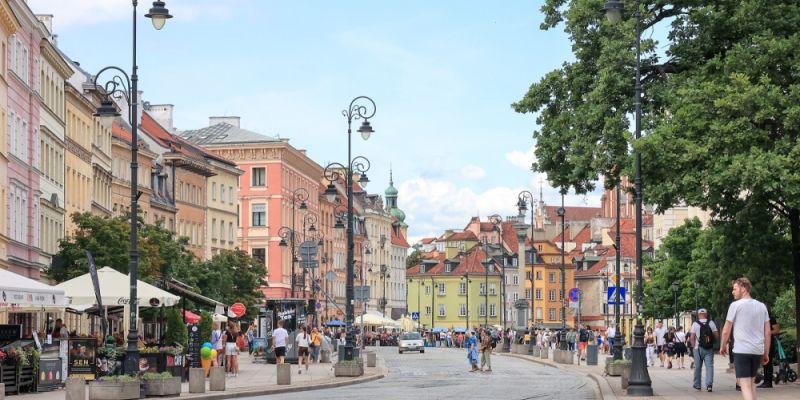 Weekendowy deptak na Krakowskim Przedmieściu