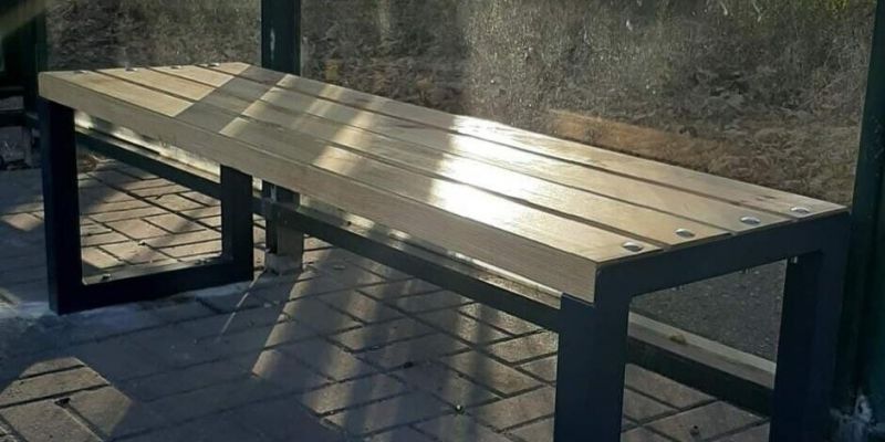 Nowe ławki na przystankach autobusowych