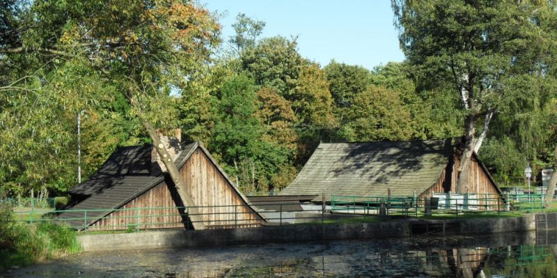Wymieniają prawdopodobnie największy dach gontowy w Gdańsku