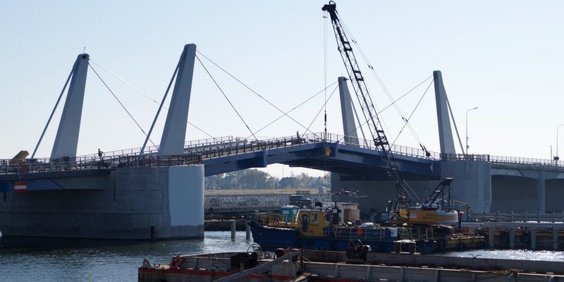 Budowa mostu w Sobieszewie coraz bliżej otwarcia. Dokumenty umożliwiające udostępnienie mostu do ruchu przekazane