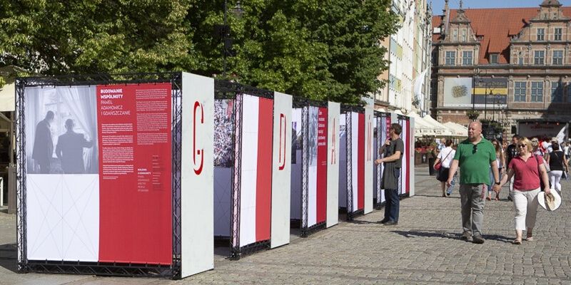 „Budowanie Wspólnoty” - wystawa poświęcona Pawłowi Adamowiczowi już otwarta