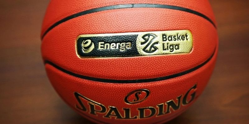 Oficjalne piłki i tablice trenerskie Energa Basket Ligi przekazane klubom
