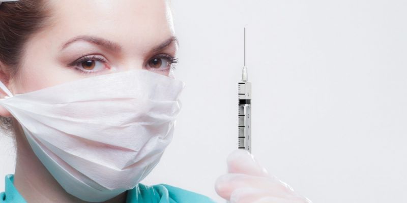 Pierwsze szczepienia przeciwko COVID-19 w marszałkowskich szpitalach
