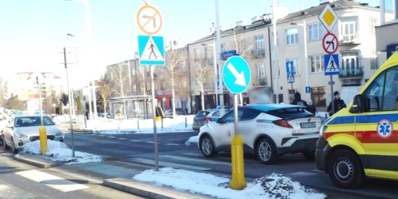 Taksówkarz stracił przytomność w trakcie kursu. Interwencja na placu Szembeka