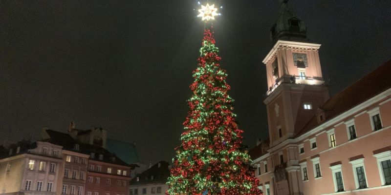 Choinka na placu Zamkowym i iluminacja na Trakcie Królewskim