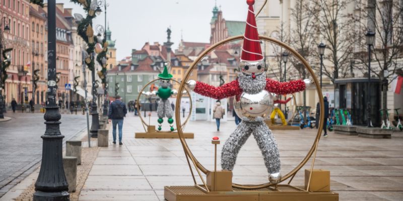 Na warszawskich ulicach pojawia się już świąteczna iluminacja