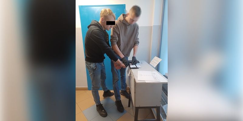 Oszustwo „na policjanta” na Bielanach. 19-latek zatrzymany na gorącym uczynku