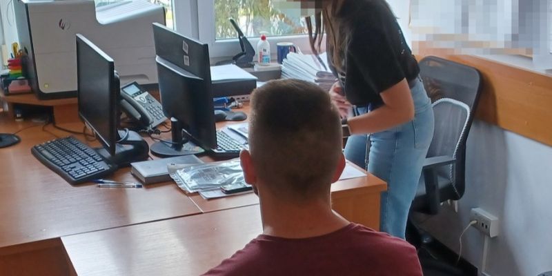 34- letni mężczyzna włamał się do sklepu z siekierą i ukradł pieniądze