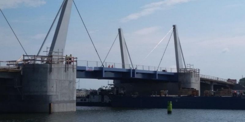 Zakończyliśmy montaż zwodzonych przęseł mostu w Sobieszewie