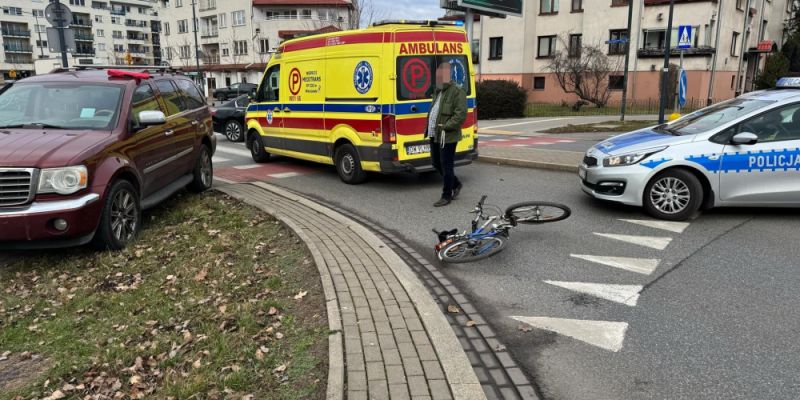 Utrudnienia w ruchu na Ochocie. Samochód potracił rowerzystę