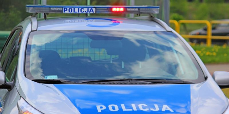 Policjanci z Pragi Północ uratowali kobietę, która próbowała wyskoczyć z 4 piętra