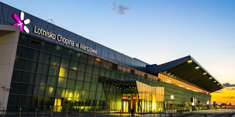 Nocna ewakuacja na Lotnisku Chopina: Pożar w palarni postawił służby w stan gotowości