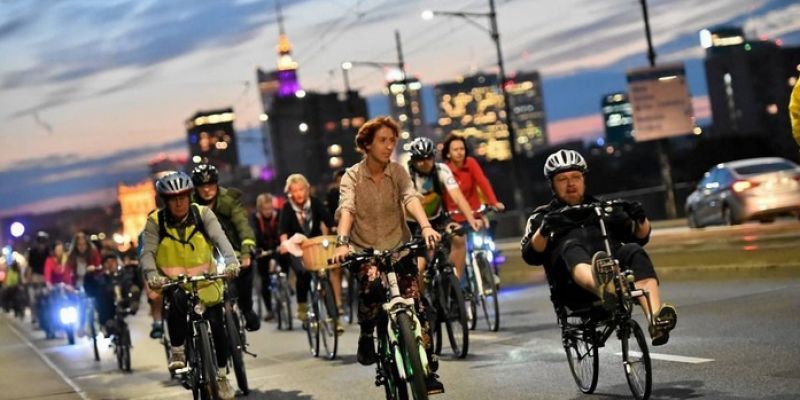 Weekend z utrudnieniami w Warszawie. Marsze, rowerzyści i rolkarze na ulicach