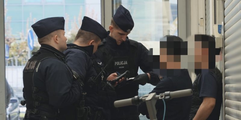 Akcja służb w Wólce Kosowskiej przeciwko przestępczości ekonomicznej