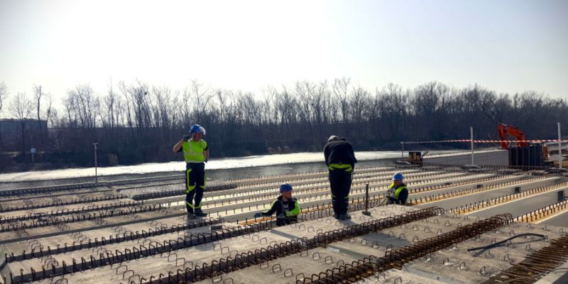 Nowy most na Białołęce nabiera kształtów: finał prac przy ulicy Płochocińskiej już latem