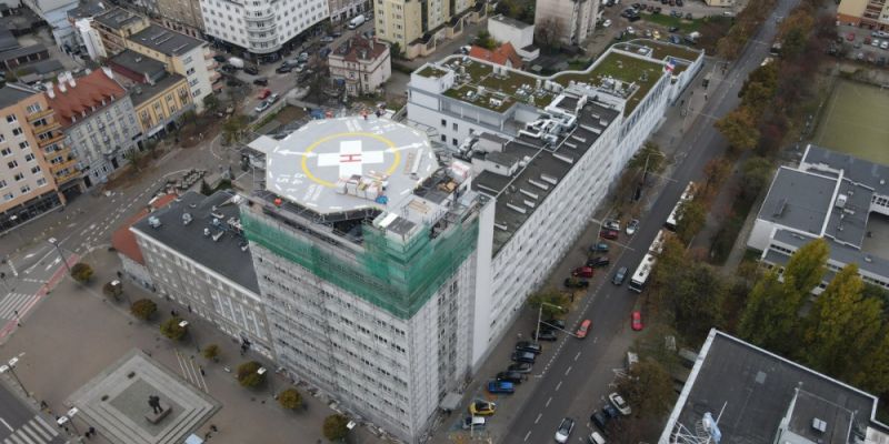 Płyta lądowiska na dachu szpitala w Gdyni gotowa.
