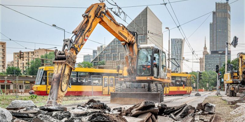 Plac Zawiszy i ulica Stawki: duże zmiany w ruchu i komunikacji miejskiej. Ruszyły remonty torowisk