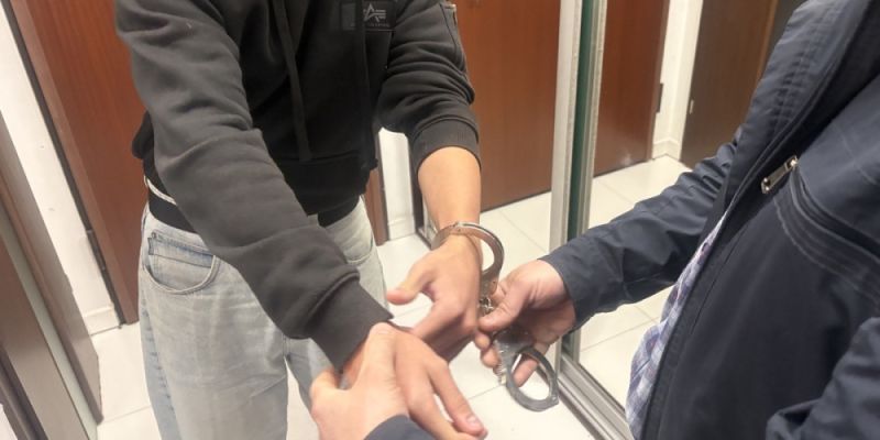 15-latek wyszukiwał informacje o zamachu i zabójstwie policjanta