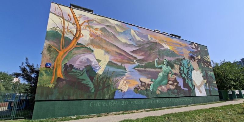 Na elewacji bemowskiej szkoły powstał wyjątkowy mural patriotyczny