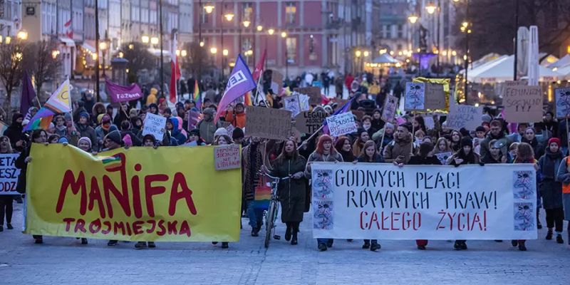 Manifa Trójmiasto 2023 przeszła ulicami Gdańska. „Całego życia! Równych praw! Godnych płac!”