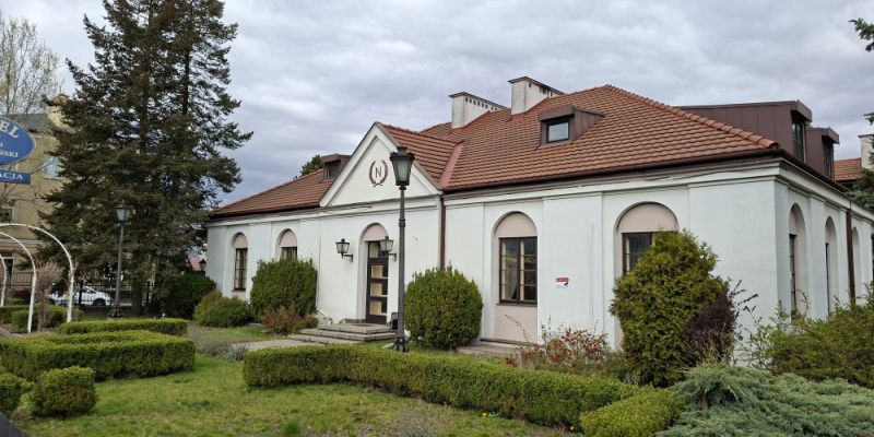 [Komentarz] Warszawa kupuje karczmę