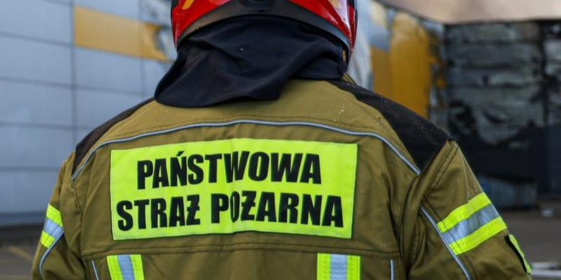 Tragedia na Bielanach. Zwęglone ciało w wiacie śmietnikowej