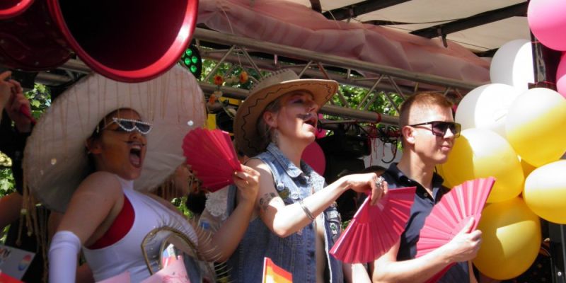 Parada Równości przejdzie pod hasłem " Odpowiedzią jest miłość"