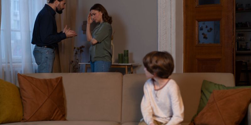 „Tam, gdzie pojawia się przemoc, dom przestaje być bezpieczny i staje się miejscem lęku” – wywiad o przemocy domowej z psychologiem, Anną Hauser