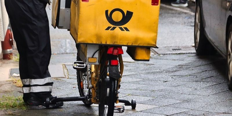 Od listu do paczki – dzisiaj świętują listonosze