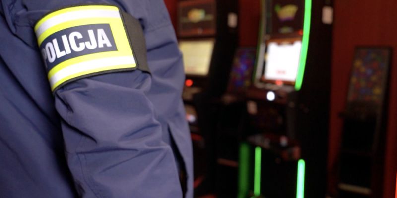 Funkcjonariusze zlikwidowali nielegalne punkty gier i zabezpieczyli milion złotych w automatach