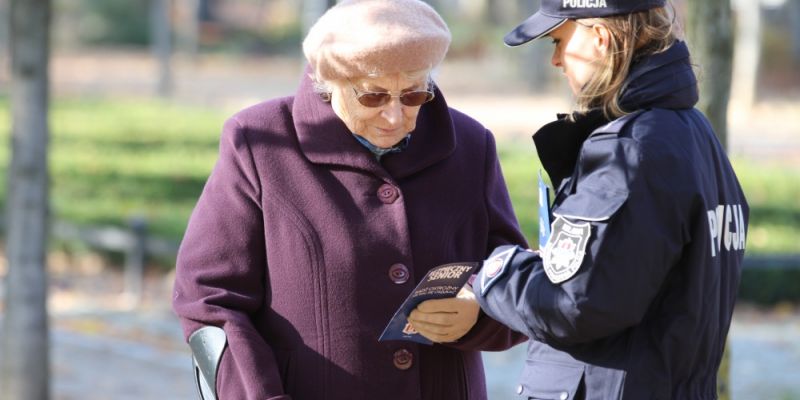 Seniorze bądź ostrożny – Policja i MOPR edukują