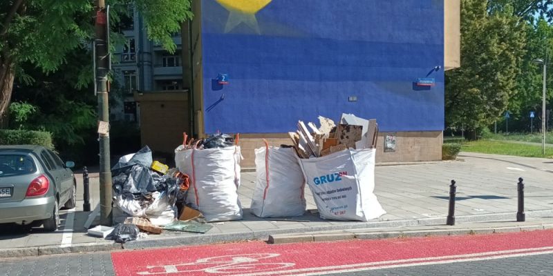 Remontujesz latem? Uważaj, gdzie wyrzucasz gruz – możesz dostać mandat
