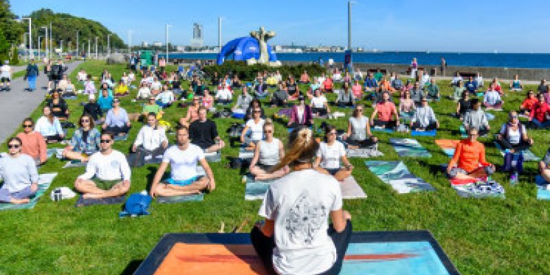 Mindfulness na bulwarze nadmorskim w Gdyni: relaksująca sesja uważności na świeżym powietrzu