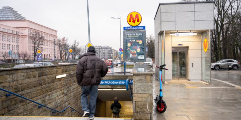 Jubileusz SGH prowadzi do zmian: rusza zbiórka podpisów za nową nazwą stacji metra