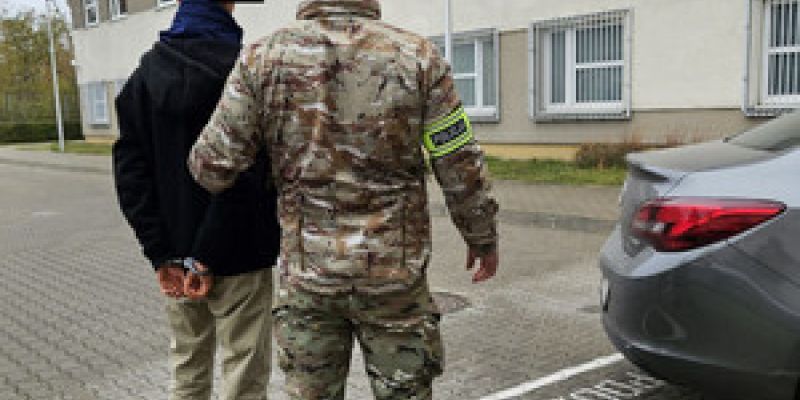 Policja zatrzymała mężczyznę za propagowanie faszyzmu w trakcie Marszu Niepodległości