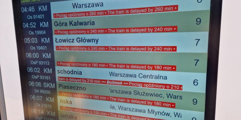 Burza nad Warszawą wywołała opóźnienia pociągów i trudności w ruchu kolejowym