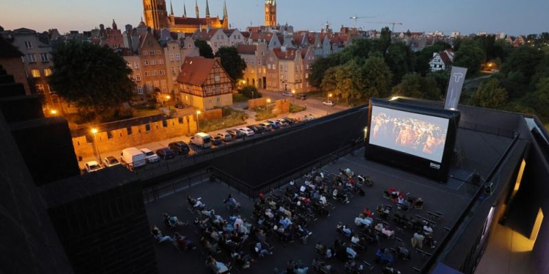 Kino plenerowe w Gdańsku – na dachu Teatru Szekspirowskiego!