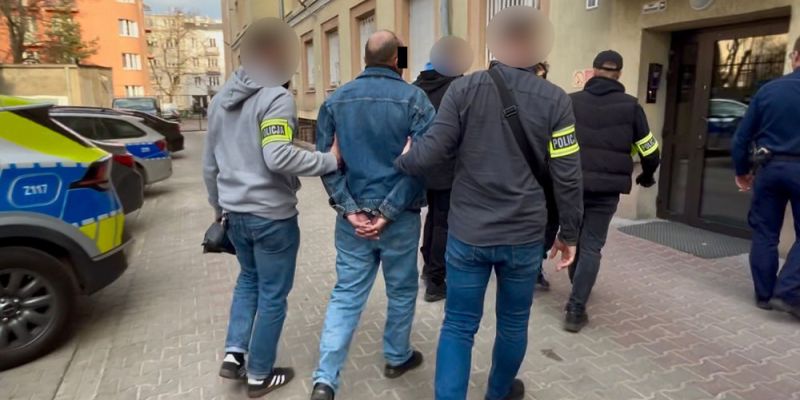 Gruzini zatrzymani na gorącym uczynku. Próba włamania do auta pod piekarnią