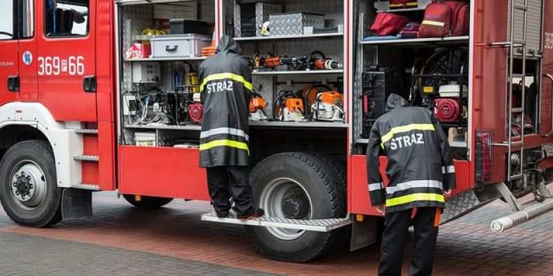 Silne uderzenie wiatru. Kilkaset interwencji Straży Pożarnej