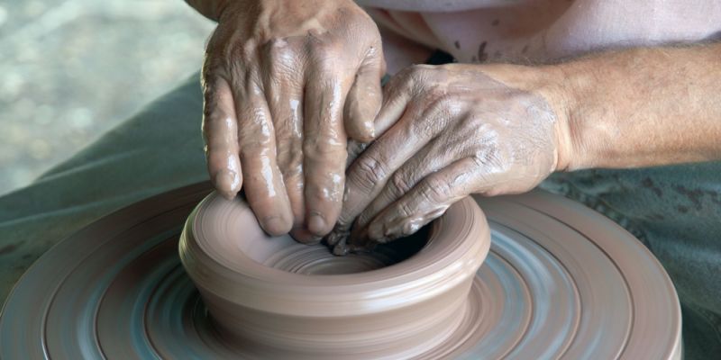 Stwórz unikatowe dzieło podczas Warsztatów Ceramicznych