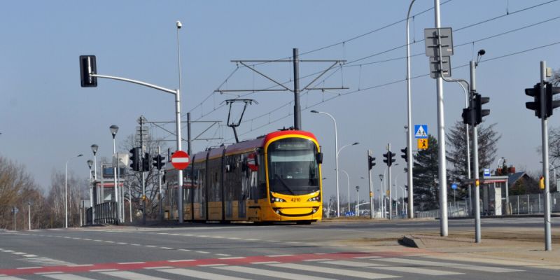 Zmiany w komunikacji przed Wielkanocą w Warszawie. Sprawdź, jak pojadą autobusy i tramwaje