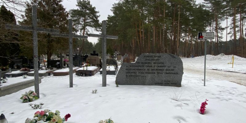 Czy na cmentarzu w Otwock są masowe groby żołnierzy AK? Prezydent Otwocka zwrócił się z apelem do mieszkańców