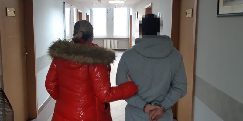 Policja zatrzymała dwóch oszustów podszywających się pod hydraulików