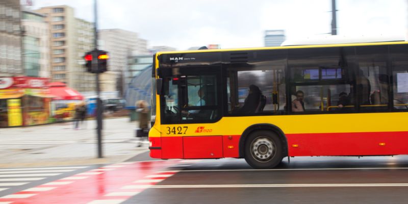 Autobus zderzył się z rowerzystą. Występują utrudnienia w ruchu