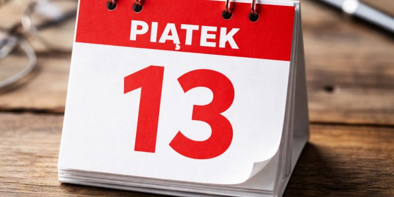 Piątek trzynastego. Dzień, w którym przesądy wychodzą na spacer