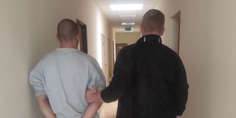 Policja z Wawra aresztowała agresywnego sąsiada po ataku nożem