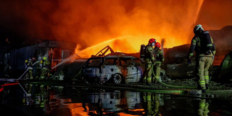 Pożar gigantycznej hali w Mińsku Mazowieckim został opanowany