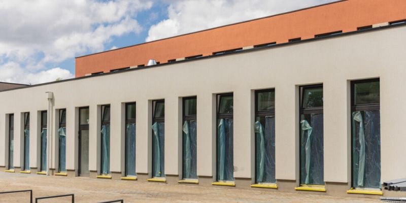 Piecki-Migowo: trwają ostatnie przygotowania w nowej szkole przy Morenowym Wzgórzu