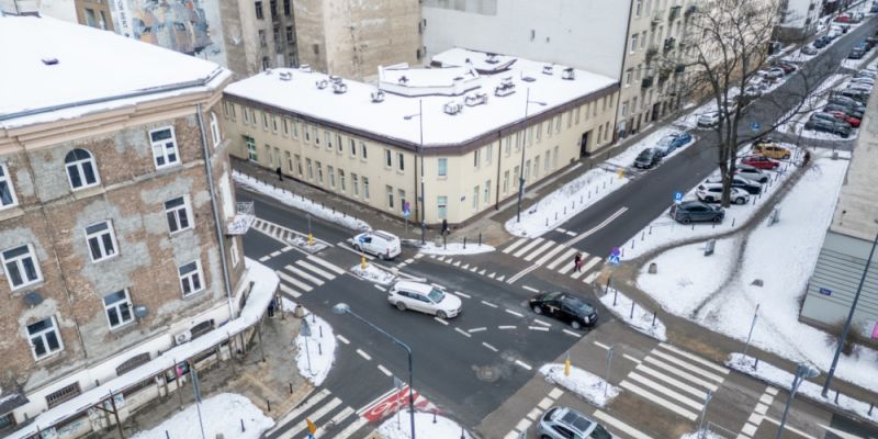 Nowa sygnalizacja i bezpieczniejsze skrzyżowania: Zmiany na Żelaznej i Chmielnej